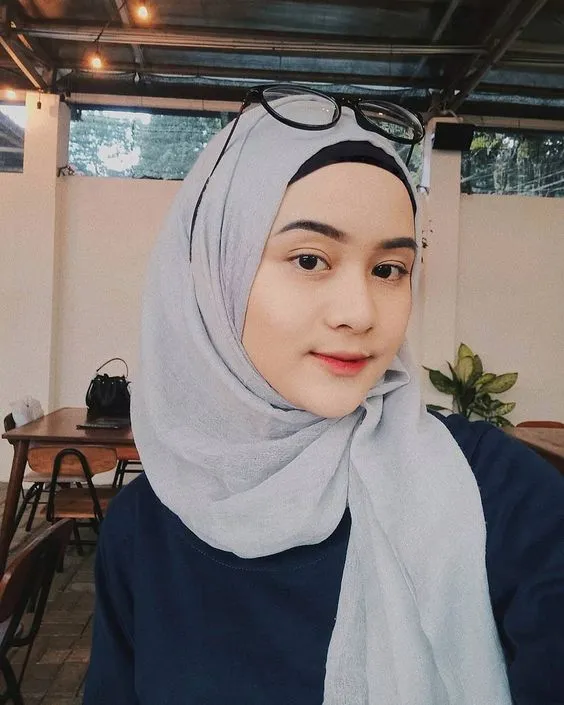 9 Warna Hijab Netral untuk Semua Baju (Wajib Punya) 10