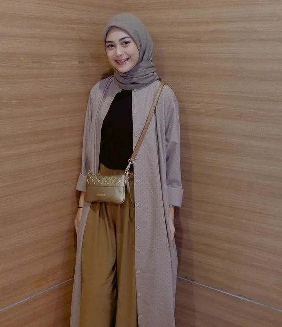 9 Warna Hijab Netral untuk Semua Baju (Wajib Punya) 11