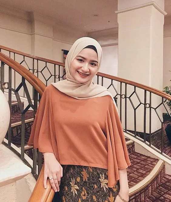 9 Warna Hijab Netral untuk Semua Baju (Wajib Punya) 16