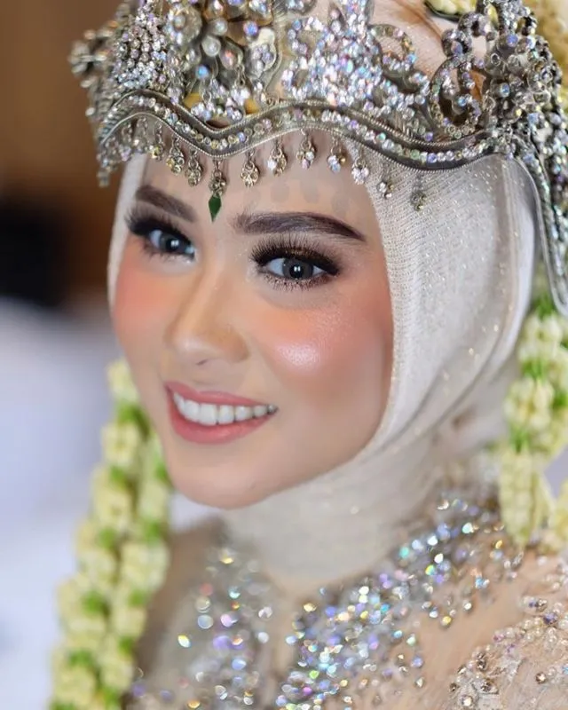 7 Makeup Pengantin Natural Hijab Favorit di Instagram 13