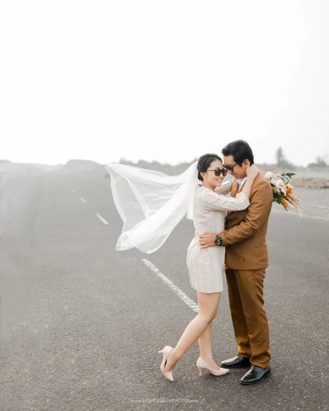 11 Inspirasi Prewedding dengan Veil ala Korea yang Kece 22