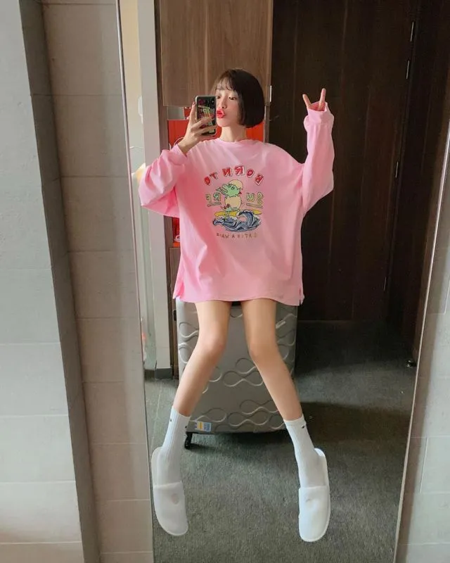 10 Ide Potret Mirror Selfie Aesthetic yang Kece 18