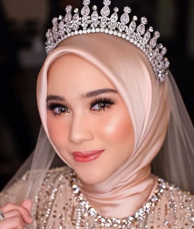 7 Makeup Pengantin Natural Hijab Favorit di Instagram 9