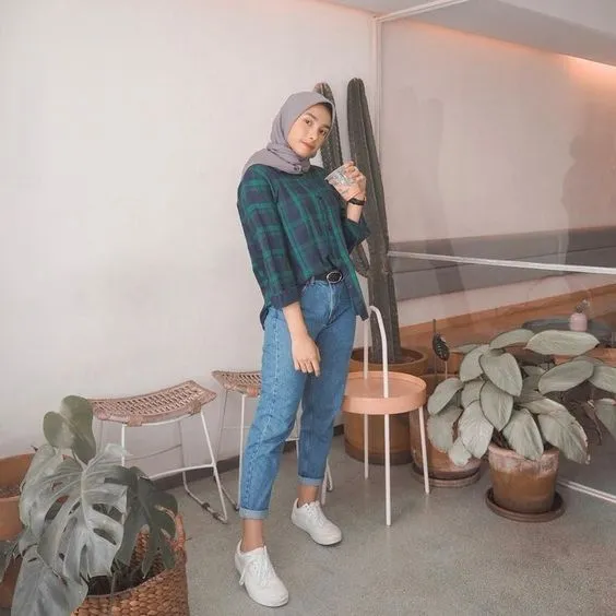 9 OOTD Style Kemeja, Jeans & Sneakers Kekinian 15