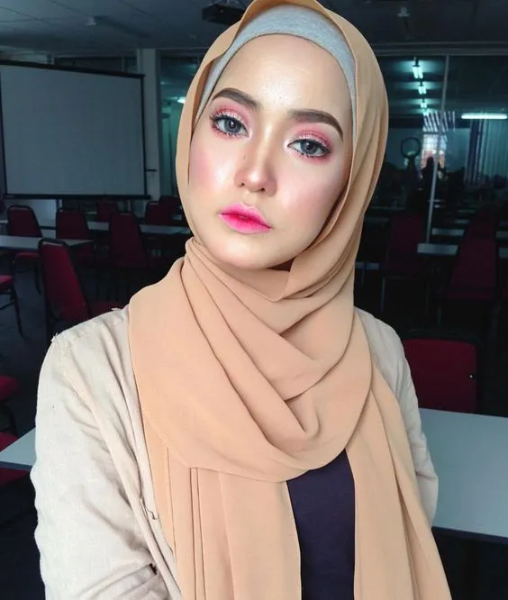 9 Warna Hijab Netral untuk Semua Baju (Wajib Punya) 18