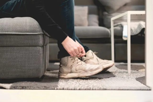 6 Trik Meregangkan Sepatu yang Ukurannya Kekecilan 7