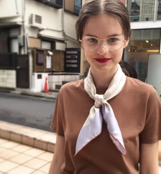 11 Cara Padu Padan Scarf yang Cantik dan Super Modis. Banyak Banget nih Idenya! 14