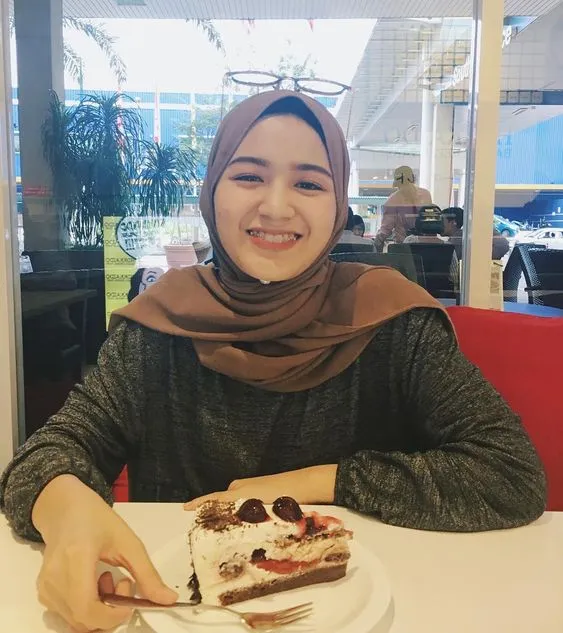 9 Warna Hijab Netral untuk Semua Baju (Wajib Punya) 15