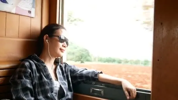7 Trik Agar Bisa Tidur Nyaman di Kereta Ekonomi. Tetap Bisa Diakali 11 tips nyaman tidur di kereta