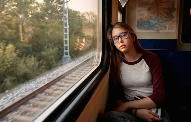 7 Trik Agar Bisa Tidur Nyaman di Kereta Ekonomi. Tetap Bisa Diakali 9 tips nyaman tidur di kereta