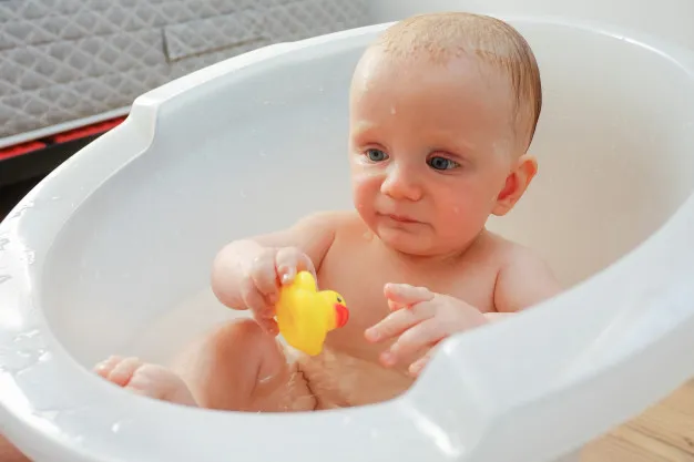 Sempat Viral, Ternyata Ini Manfaat Memandikan Bayi Menggunakan ASI. Eits, tapi Ada Aturannya! 9
