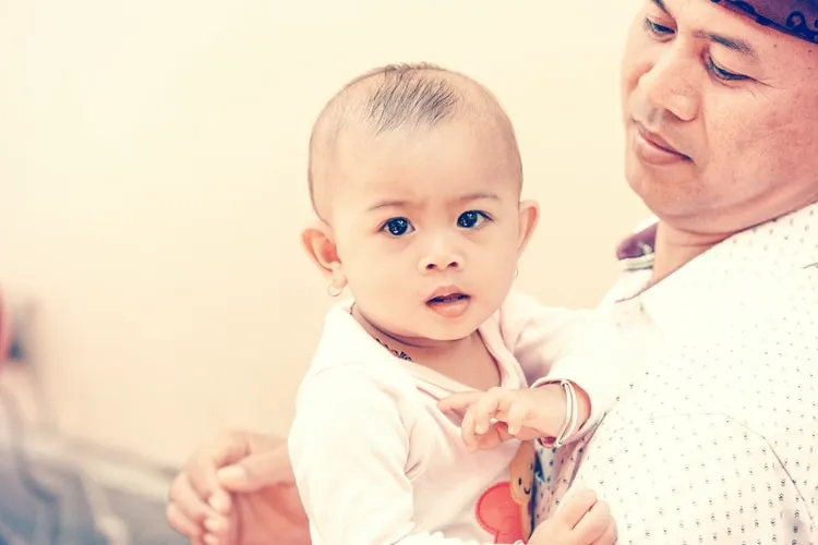 Masih Banyak yang Salah, Ini Risiko Penggunaan Minyak Kayu Putih pada Bayi! 6