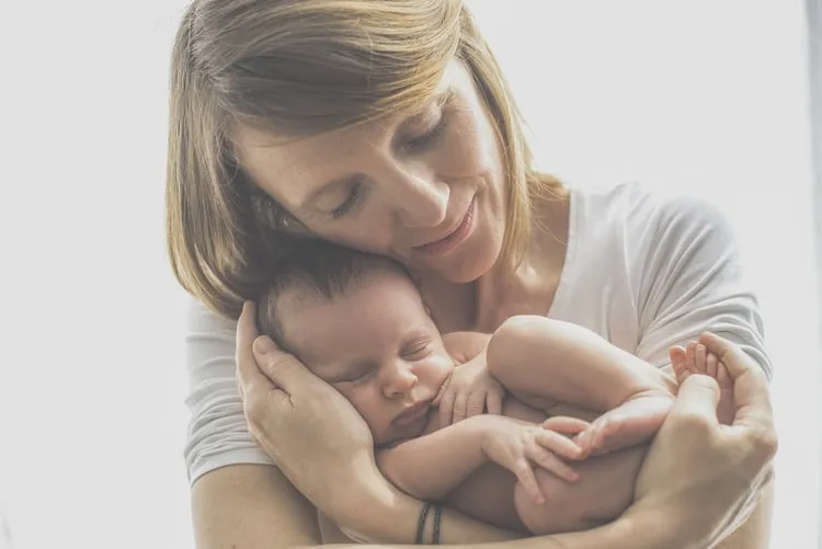 Masih Banyak yang Salah, Ini Risiko Penggunaan Minyak Kayu Putih pada Bayi! 5