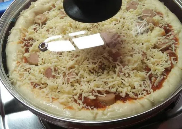 Resep Pizza Teflon Anti Gagal buat Pemula yang Empuk & Lembut 12