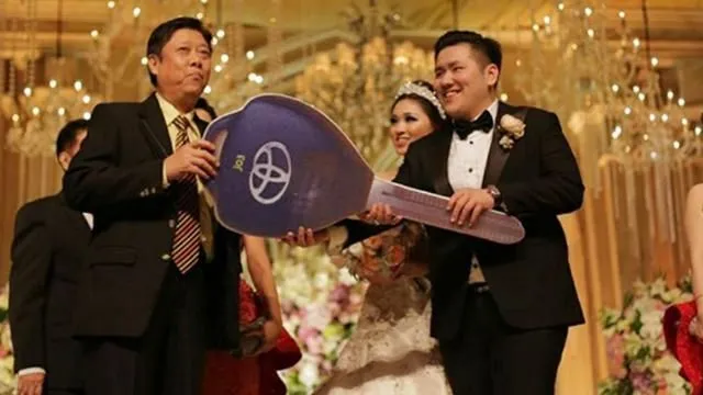7 Souvenir Pernikahan Mewah Termahal ala Crazy Rich 12