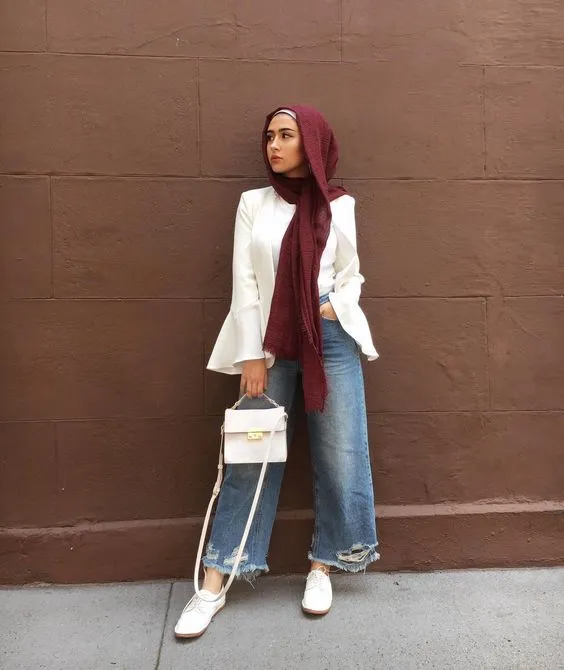 9 OOTD Kulot Jeans Hijab Remaja yang Keren & Santun! 15