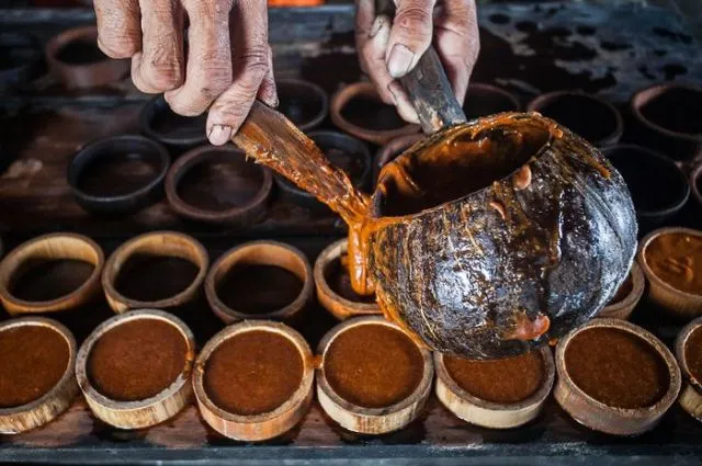 4 Perbedaan Gula Aren Asli & Gula Merah yang Mirip 7 perbedaan gula aren dan gula jawa