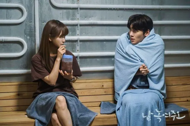 10 Ide Foto Prewedding ala Drama Korea yang Keren 14