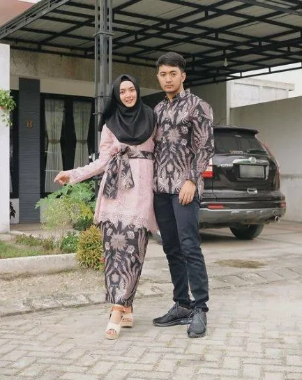 9 Model Batik Couple untuk Berbagai Acara yang Keren 16