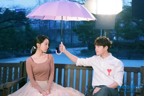 12 Ide Pre-wedding Berpose Pakai Payung. Tetap Terlihat Estetik, Plus Aman di Musim Hujan~ 17