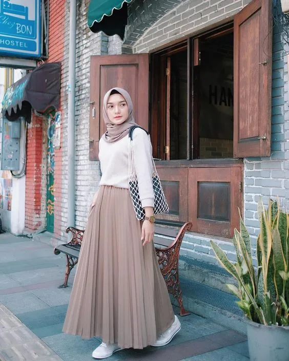 9 Style Warna Hijab yang Cocok dengan Baju Putih 13