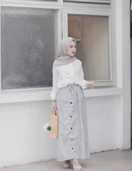 9 Style Warna Hijab yang Cocok dengan Baju Putih 12