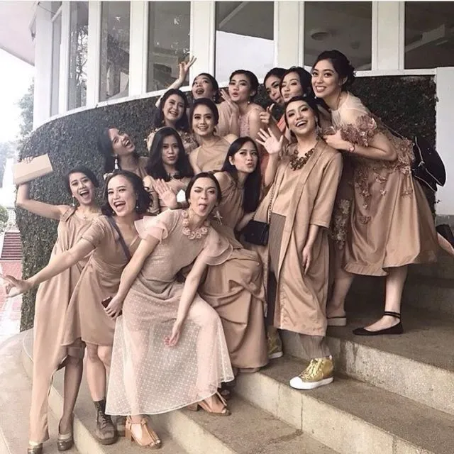 12 Model Baju Bridesmaid Satin Polos Terbaru 23