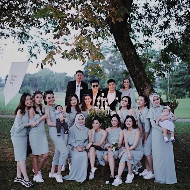 12 Model Baju Bridesmaid Satin Polos Terbaru 24