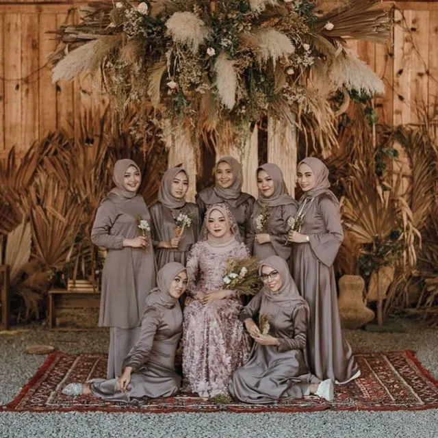 12 Model Baju Bridesmaid Satin Polos Terbaru 20