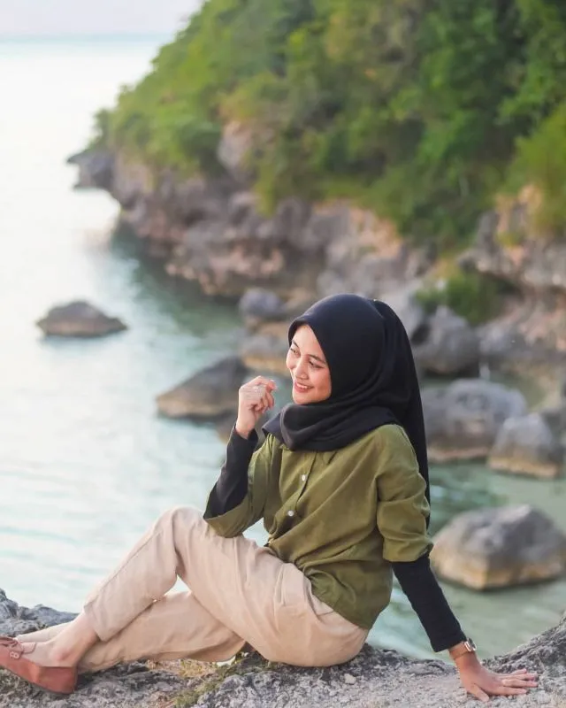 11 Gaya Foto di Pantai, Siap Upload Tanpa Edit 13