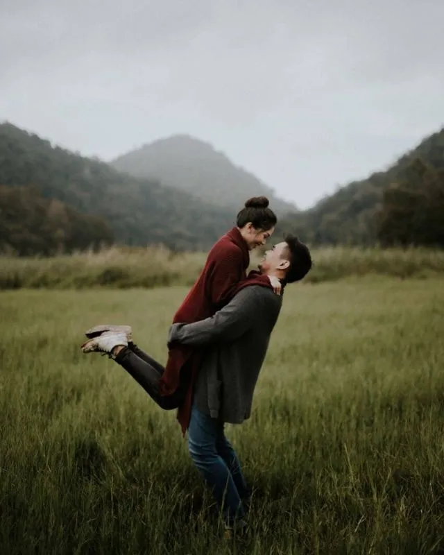 18 Ide Prewedding Casual Outdoor Unik & Keren 22