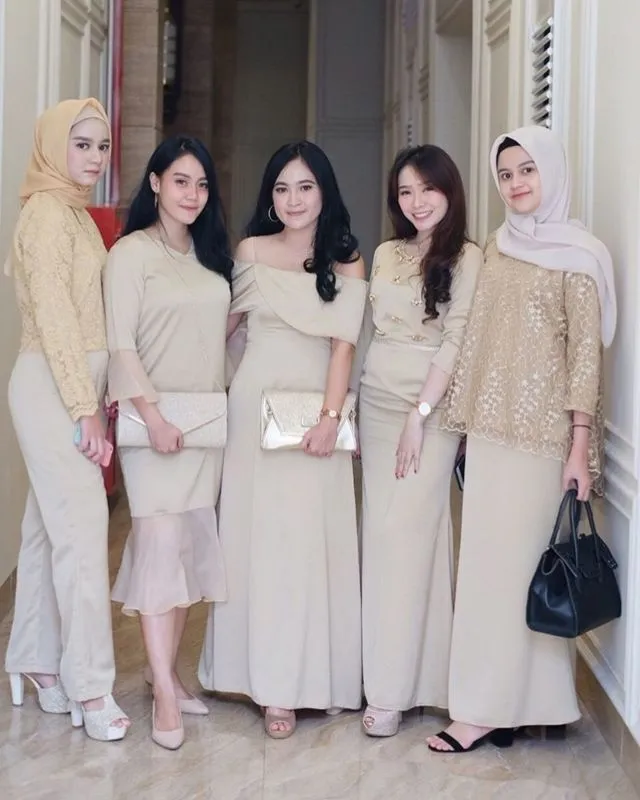 12 Model Baju Bridesmaid Satin Polos Terbaru 22