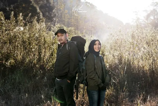 18 Ide Prewedding Casual Outdoor Unik & Keren 36