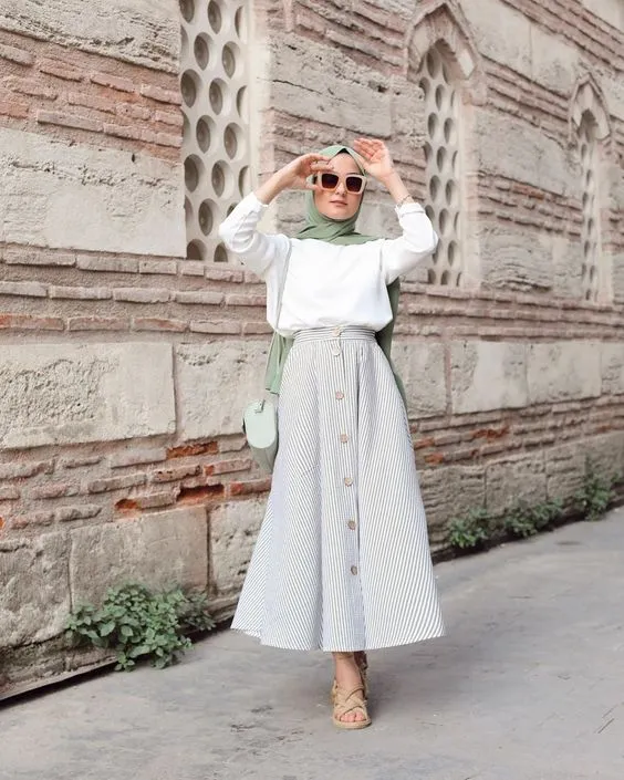 9 Style Warna Hijab yang Cocok dengan Baju Putih 10