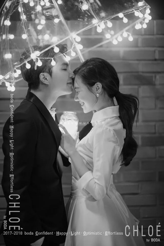 12 Ide Pre-wedding Berpose Pakai Payung. Tetap Terlihat Estetik, Plus Aman di Musim Hujan~ 20