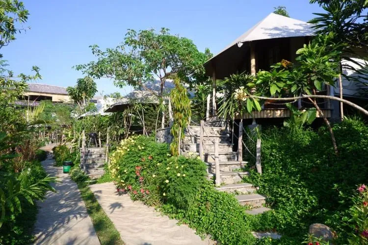 Glamping Oak Tree Resort, Sensasi Glamping Mewah di Batu 18