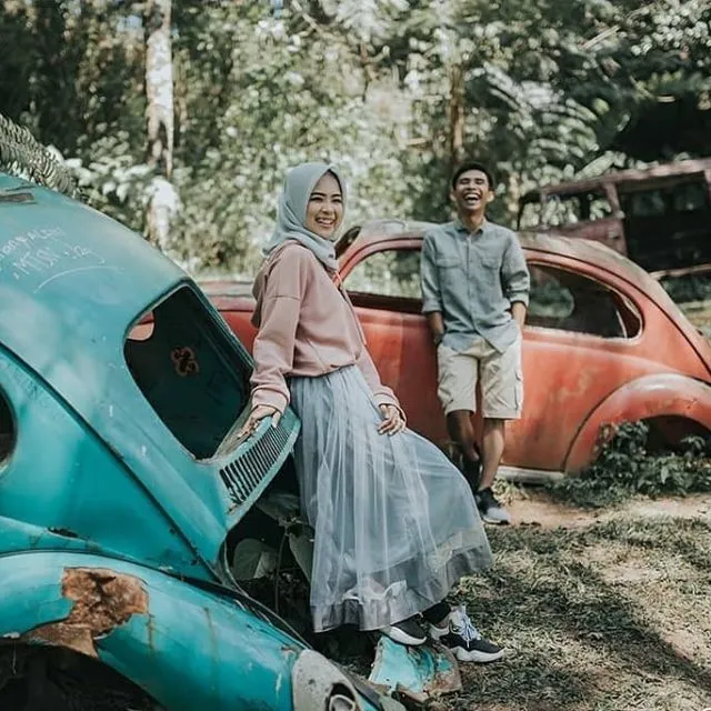 18 Ide Prewedding Casual Outdoor Unik & Keren 23