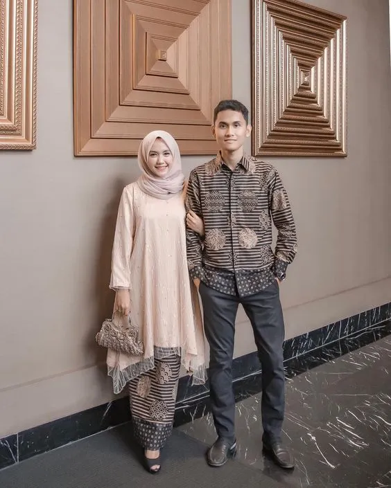 9 Model Batik Couple untuk Berbagai Acara yang Keren 10