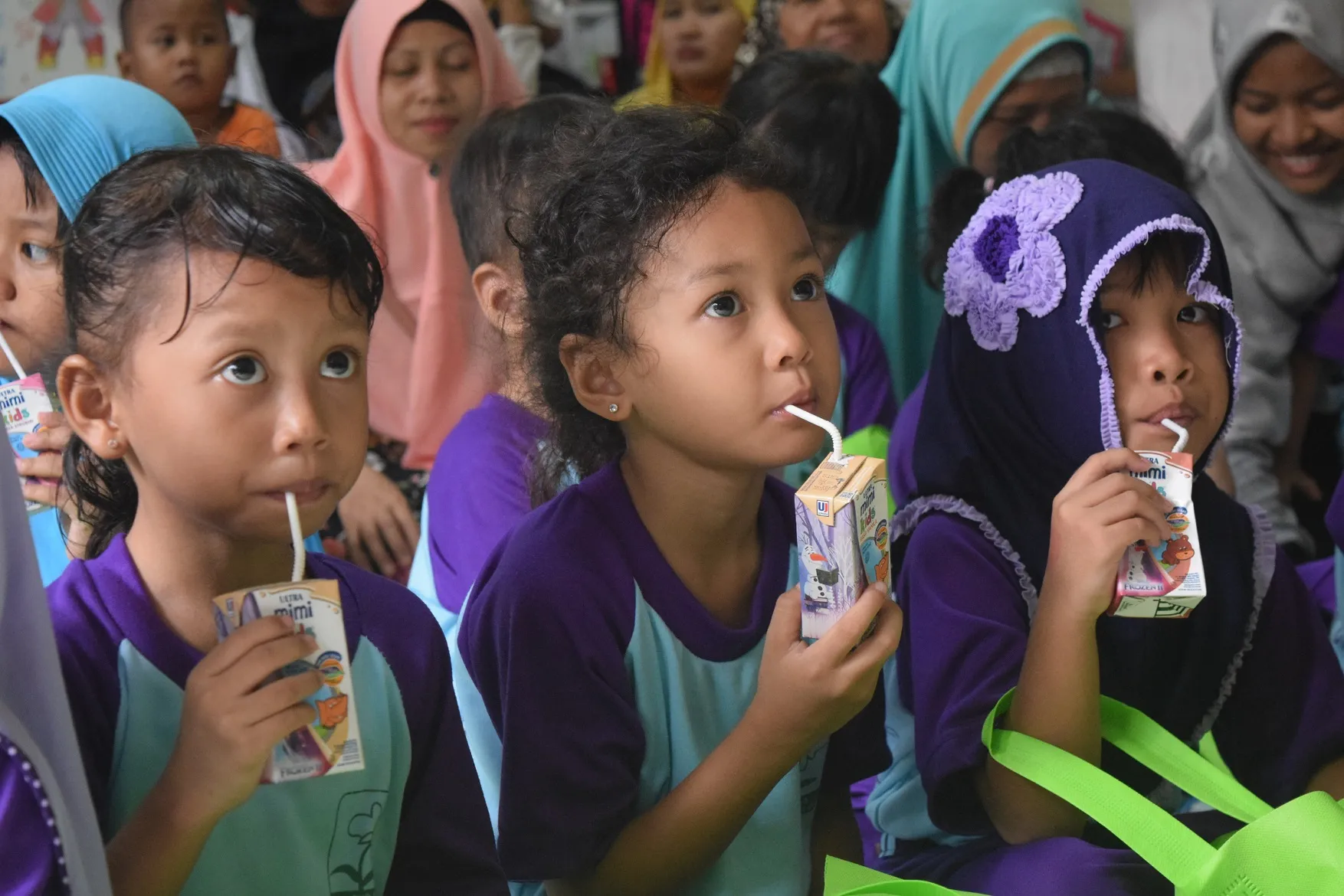 Ajarkan Pentingnya Minum Susu, Universitas Mercu Buana Adakan “Gerakan Minum Susu”. Inspiratif Banget!