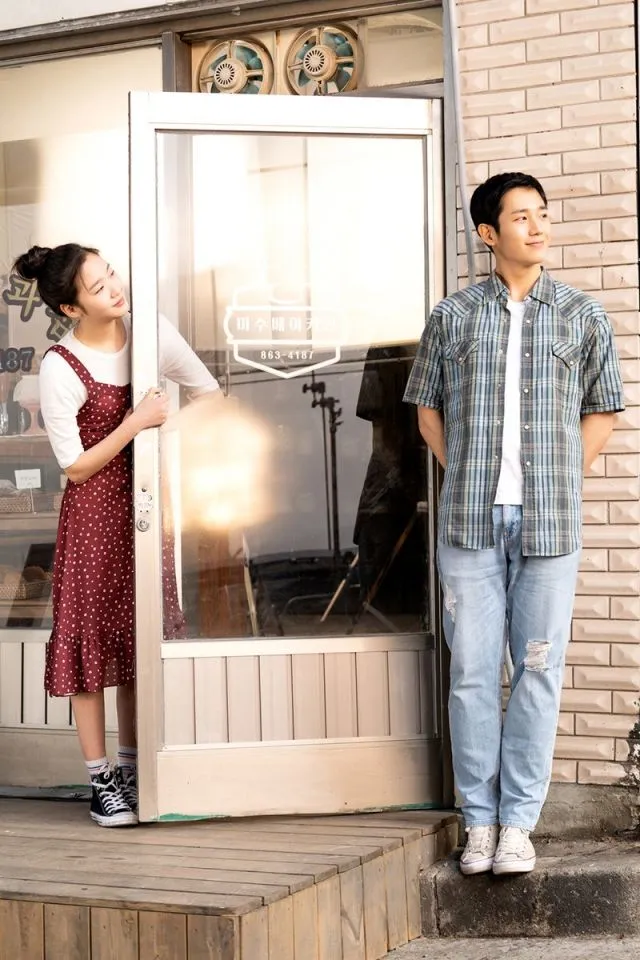 10 Ide Foto Prewedding ala Drama Korea yang Keren 13