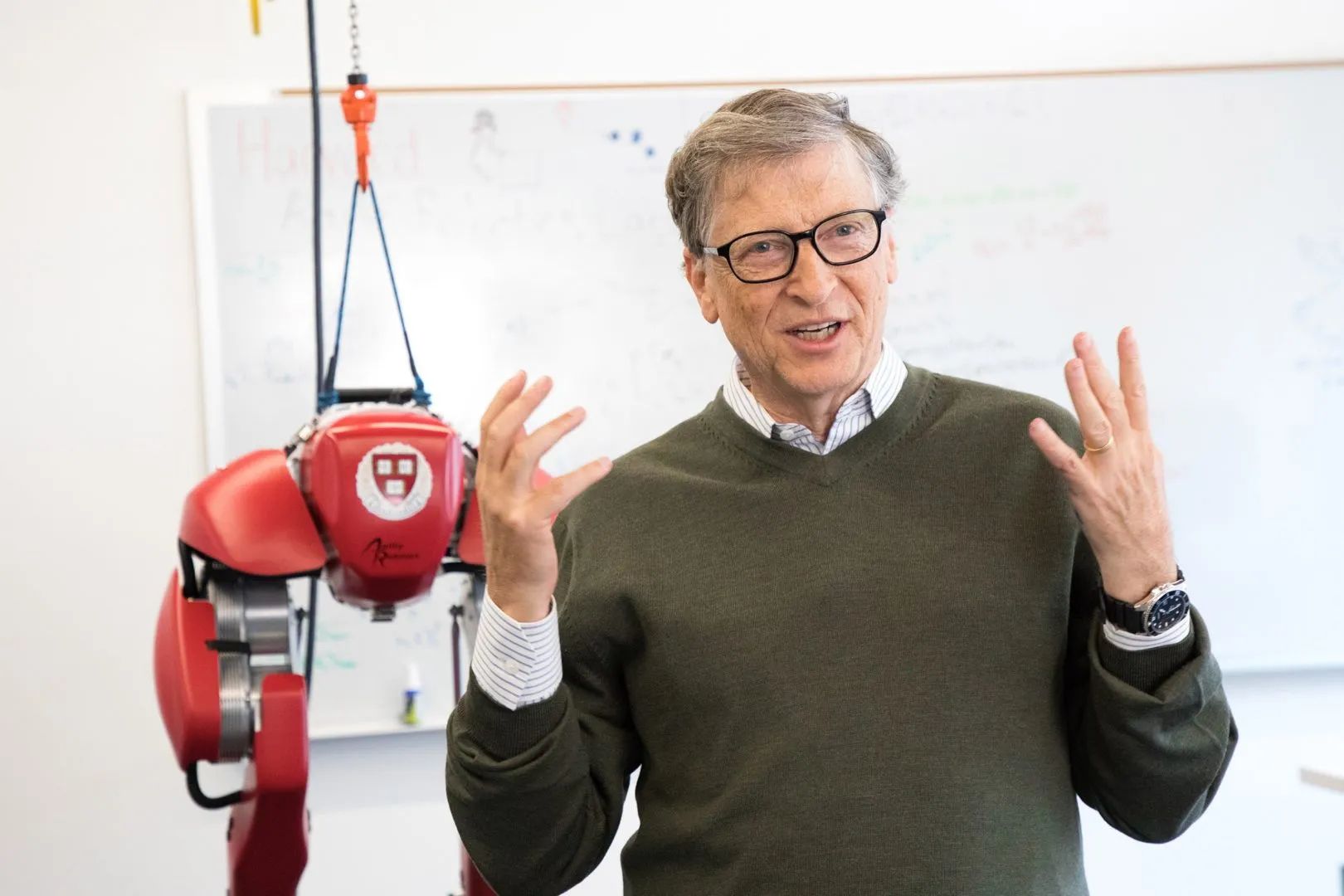 Harga Jam Tangan Bill Gates Saja Nggak Sampai Satu Juta. Masa Iya Kita Mau Ngoyo Beli Barang Mewah?