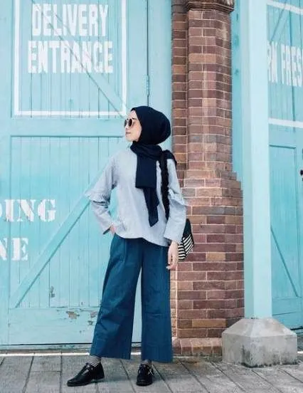 9 OOTD Kulot Jeans Hijab Remaja yang Keren & Santun! 10