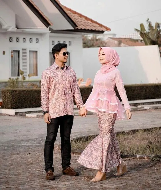9 Model Batik Couple untuk Berbagai Acara yang Keren 13