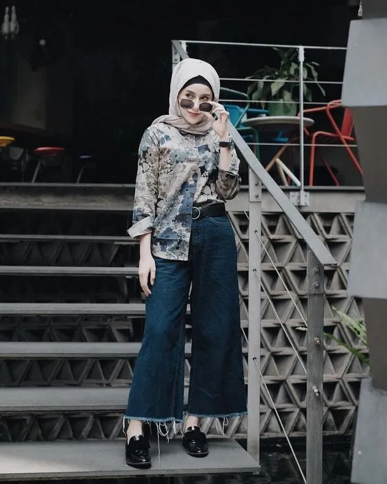9 OOTD Kulot Jeans Hijab Remaja yang Keren & Santun! 17