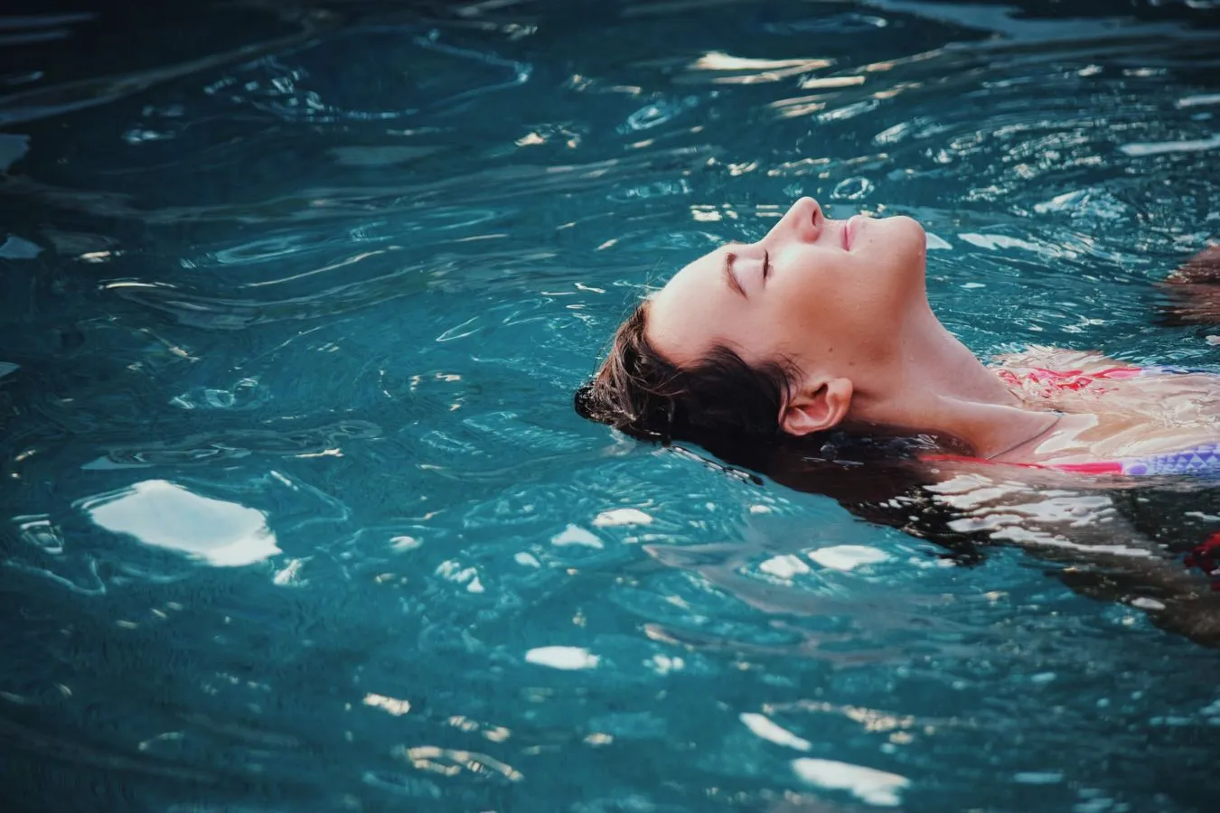 5 Cara Alami Tingkatkan Hormon Serotonin yang Bikin Mood Membaik. Bahagia Terus Seharian! 6