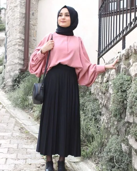 Ootd Anggun dengan Rok Plisket Warna Hitam! 11