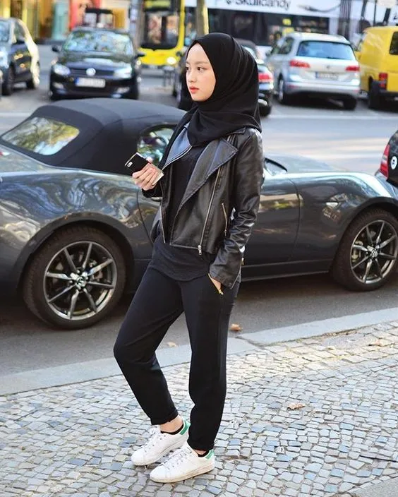 9+ Inspirasi OOTD Hijab Hitam untuk Berbagai Acara 14