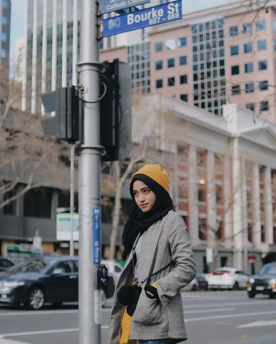 Kece dan Unik, Ini Penampilan 8 Hijabers yang Percaya Diri dengan Topinya 14
