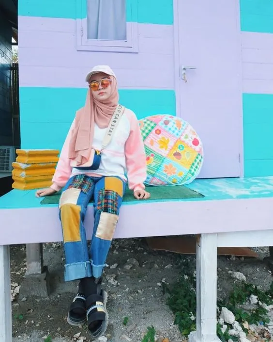 Kece dan Unik, Ini Penampilan 8 Hijabers yang Percaya Diri dengan Topinya 10