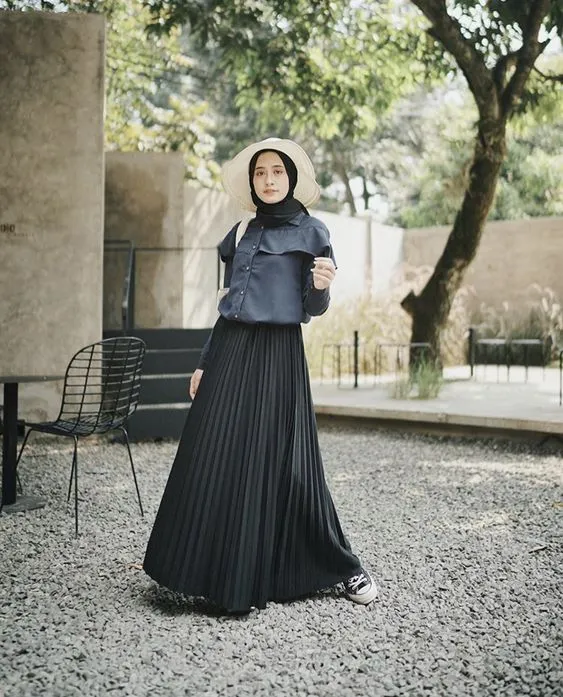 Ootd Anggun dengan Rok Plisket Warna Hitam! 18